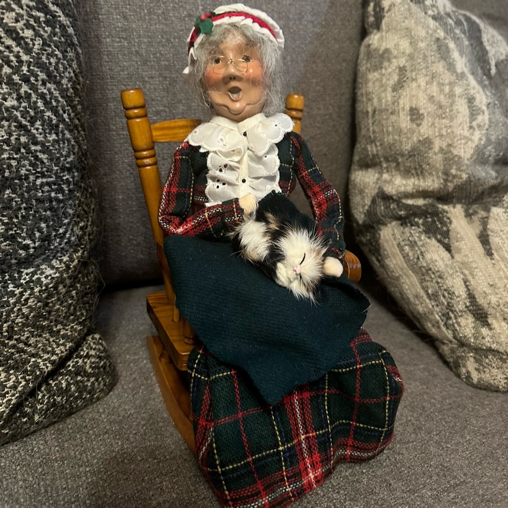 Byers Mrs Claus doll in rocking chair